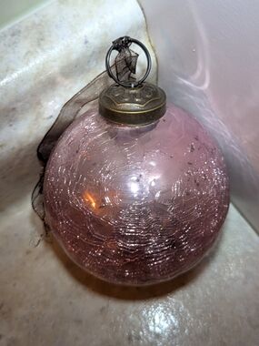 Gorgeous 🩷 Pink 🩷 Crackle Glass Ornament